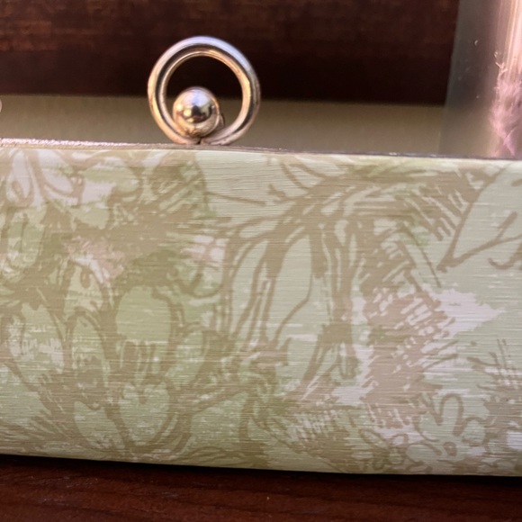 Vintage eyeglass case, pale green floral - Picture 5 of 10